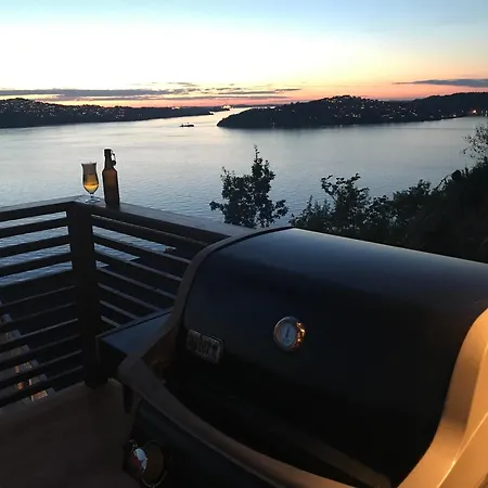 펜션 Leirvikneset Panoramic Sea View House *