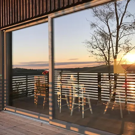 Leirvikneset Panoramic Sea View House *